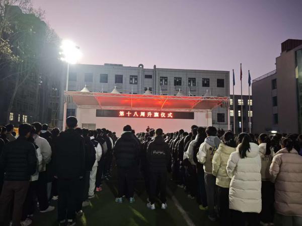 ֣���е���ʮһ�߼���ѧ���С���������� ƴ����δ��������������ѧ����Ŭ���ܶ��������ഺ��.jpg